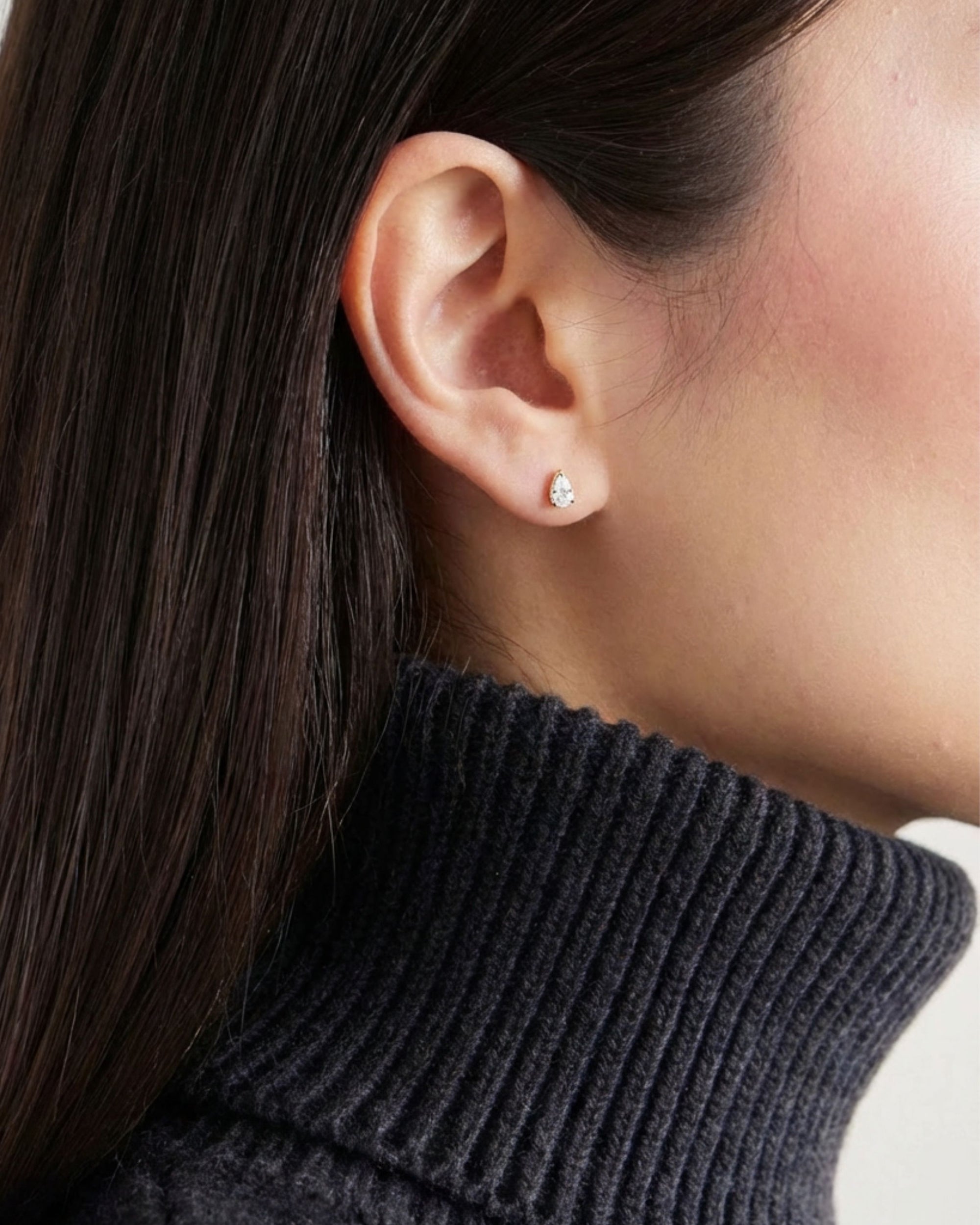 Linea Pear Diamond Stud Earrings 14k