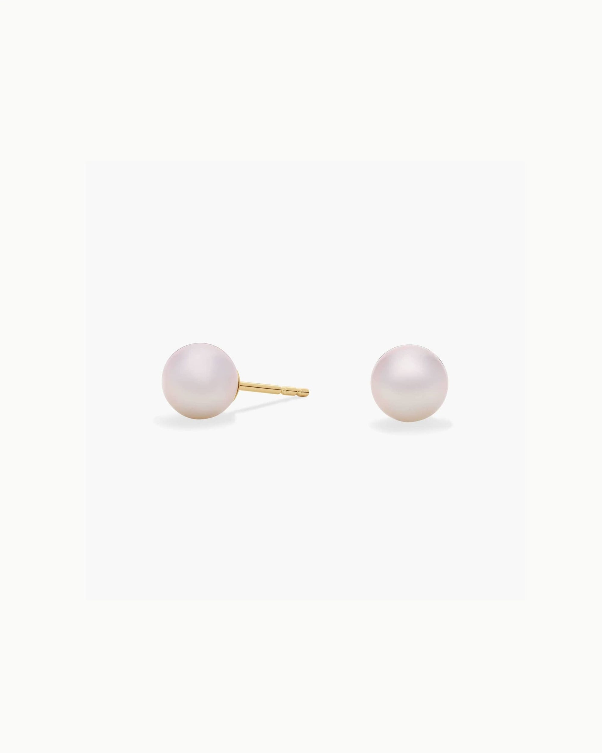 Okaya Pearl Stud Earrings 14k