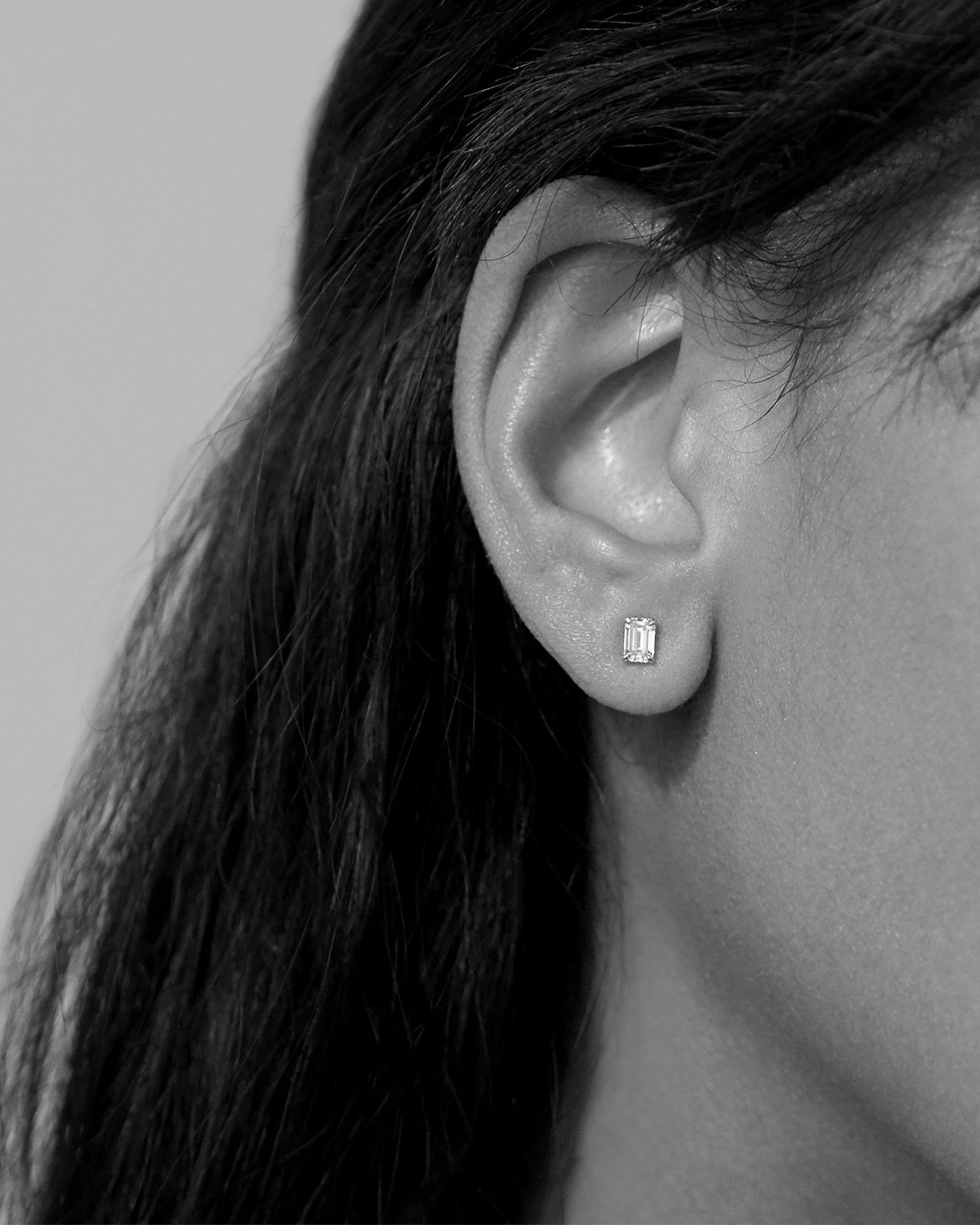 Linea Emerald Diamond Stud Earrings 14k