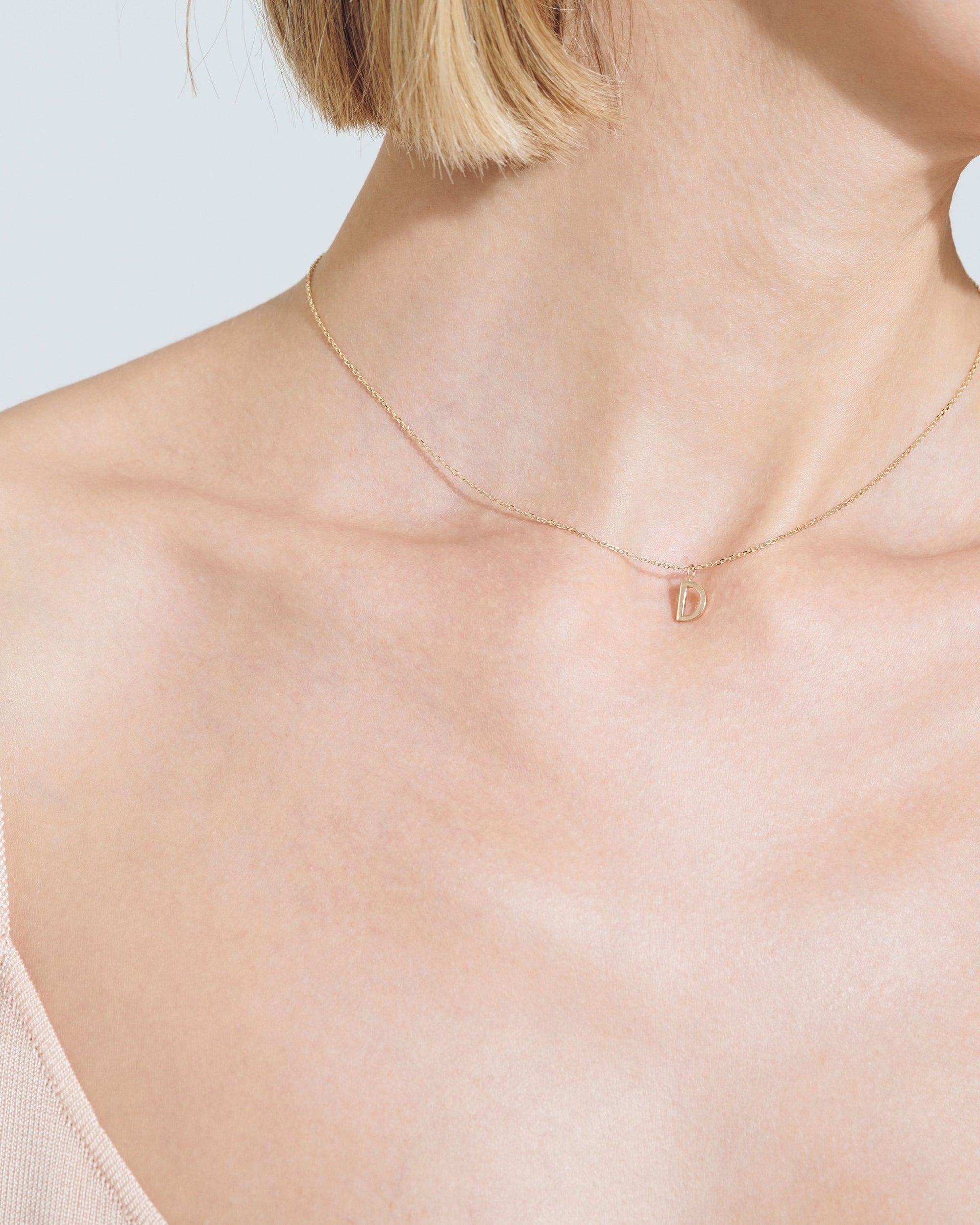 Manhattan Initial Pendant Necklace 14k (V)